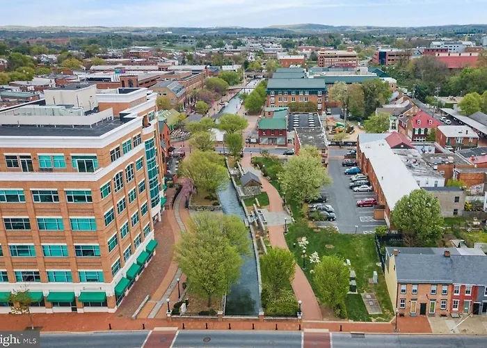 Convenient Location Downtown On The Creekside!