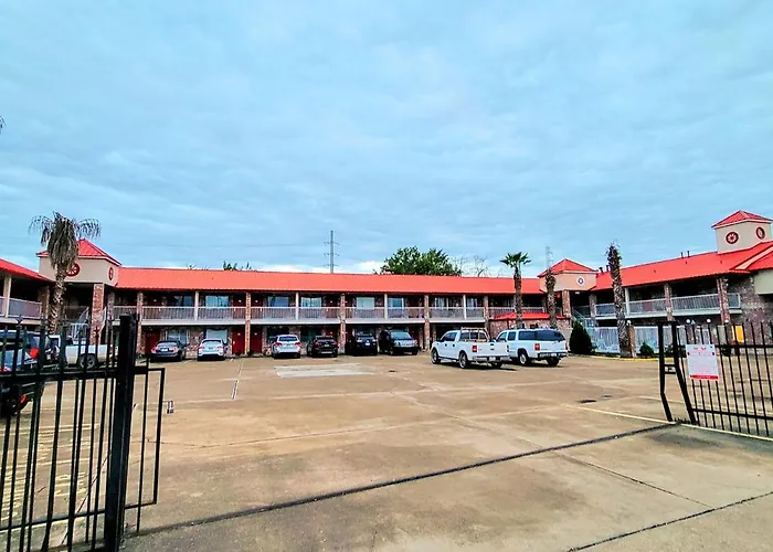 Econo Lodge Inn & Suites Downtown