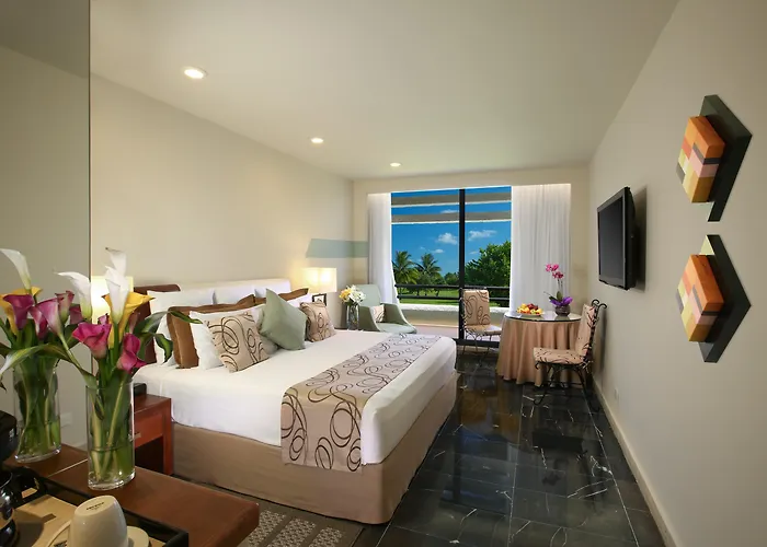Ping Pong hotel: The Grand Oasis Cancun