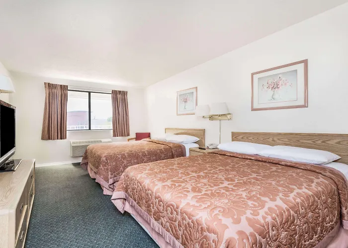 Super 8 By Wyndham Phoenix Metro North