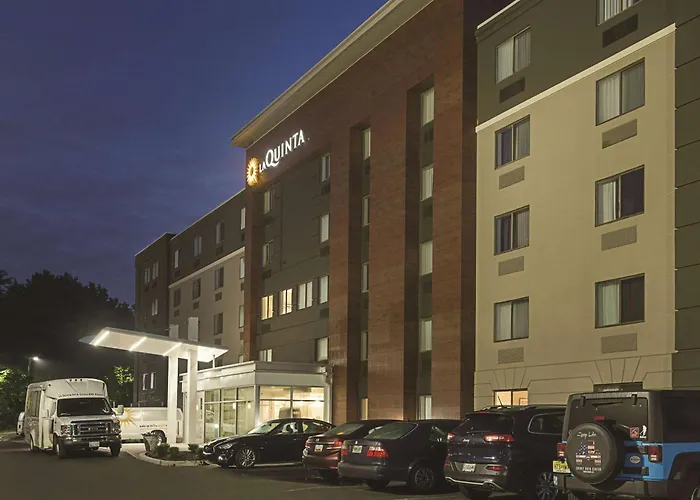 Cheap hotel: La Quinta By Wyndham Baltimore BWI Airport