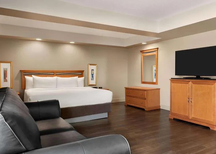 Motel: Royal Hotel Calgary, Trademark Collection By Wyndham