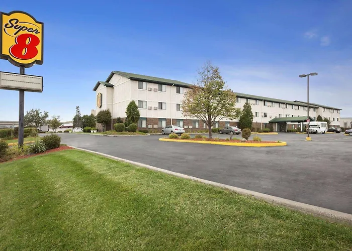 Super 8 By Wyndham Milwaukee Airport