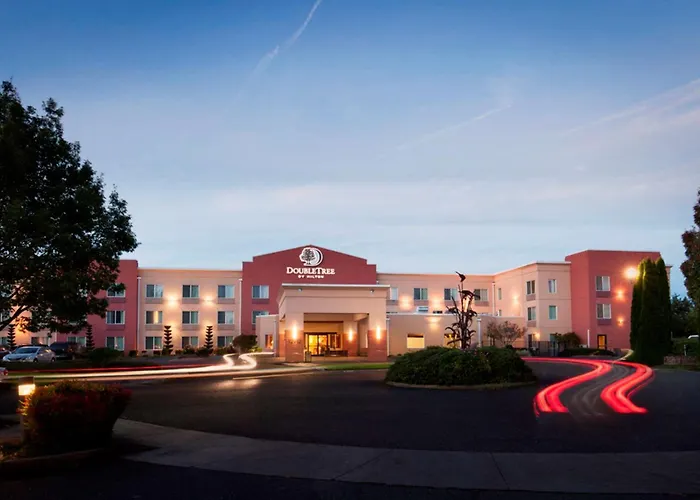 Luxury hotel only: Doubletree By Hilton Vancouver