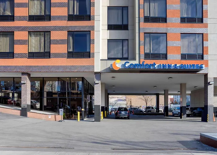 Comfort Inn & Suites Near Stadium