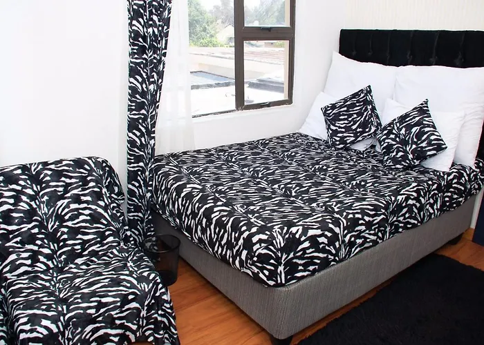 Selina Airport Lodge #Emzini