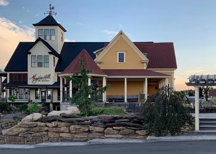 Waterpark hotels Magnetic Hill Winery