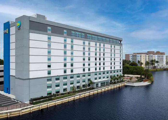 Family resorts Tru By Hilton Miami Airport South Blue Lagoon, Fl