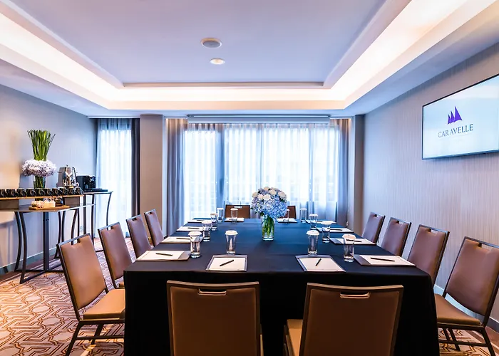 Hotel near College: Caravelle Saigon