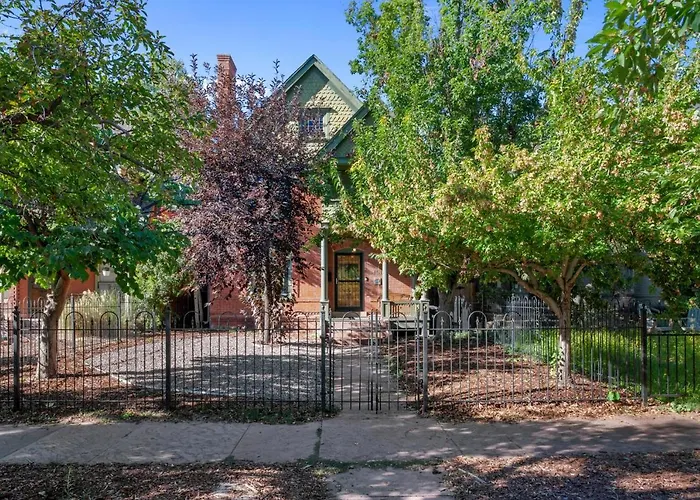 Dog friendly hotels 151 W 2Nd Ave - Denver