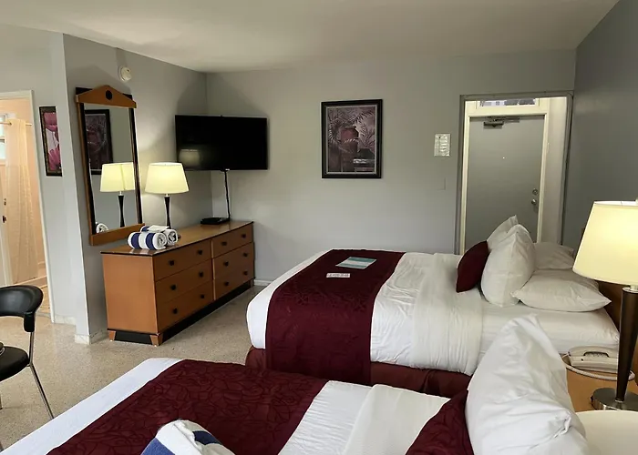 Pets Allowed Hotel Grand And Spa & Worthington All Male