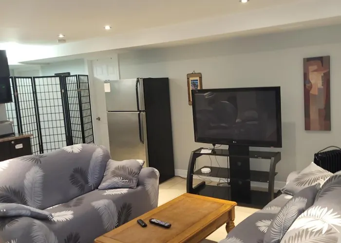 Lovely Guest Entire Apartment Minutes From Ottawa Airport