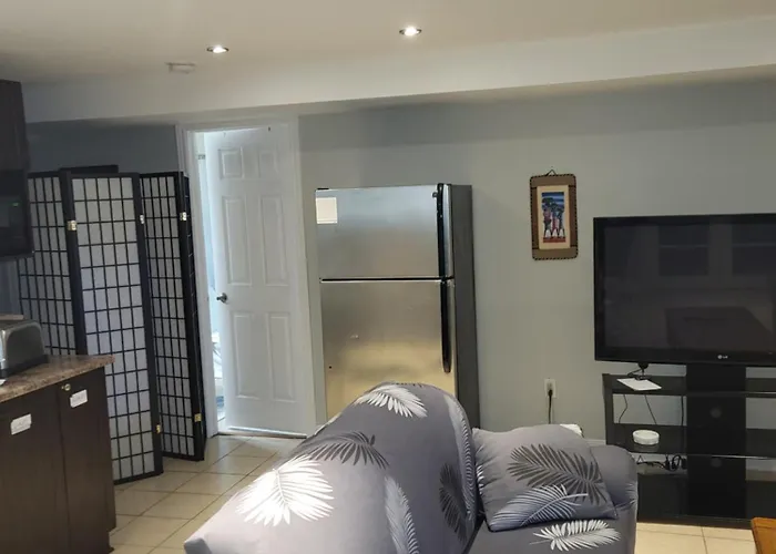 Lovely Guest Entire Apartment Minutes From Ottawa Airport