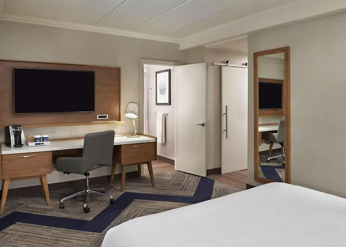 Family Hotel: Four Points By Sheraton Windsor Downtown