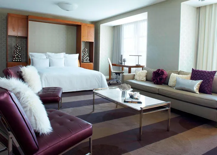 Hotel with Tennis: Renaissance Las Vegas Hotel