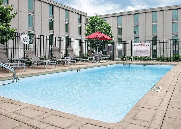 Kid friendly hotel Comfort Bloomington Near University