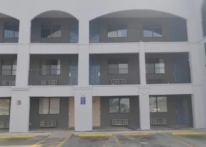 Hallmark Inn And Suites