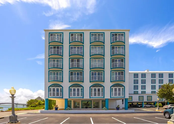 Pet Friendly hotel: Coconut Malorie Resort Ocean City, Ascend Collection Hotel