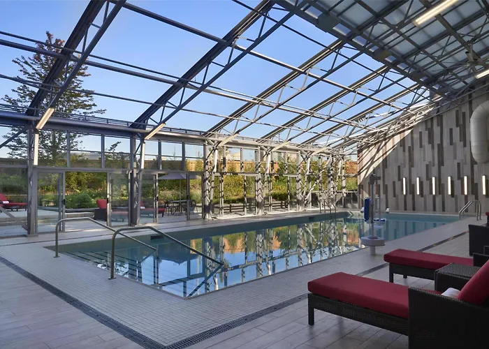 Hilton Toronto Airport Hotel & Suites