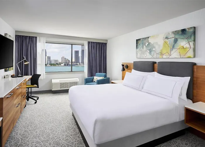 Hotel with pool: Doubletree By Hilton Windsor, On