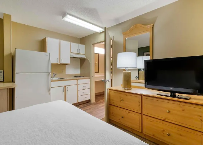Luxury hotel only: Extended Stay America Suites - San Antonio - Airport