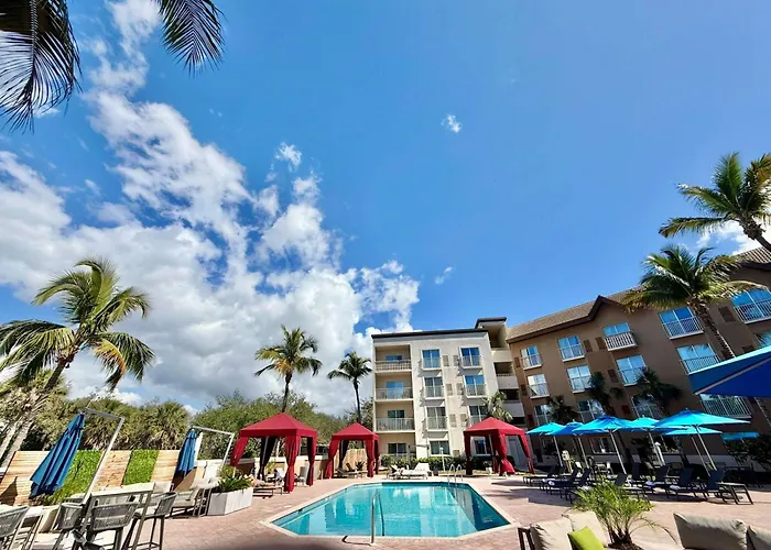3 star hotel: Holiday Inn Express & Suites Naples Downtown - 5Th Avenue By Ihg
