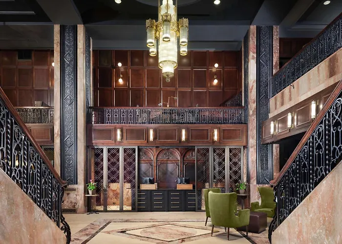Kid friendly hotel Phillips Kansas City, Curio Collection By Hilton
