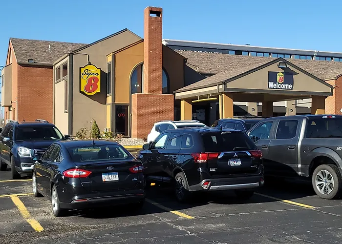 Motel: Super 8 By Wyndham Kansas City Airport North