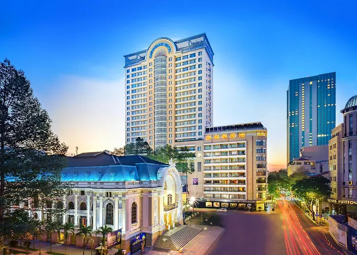 Hotel near College: Caravelle Saigon