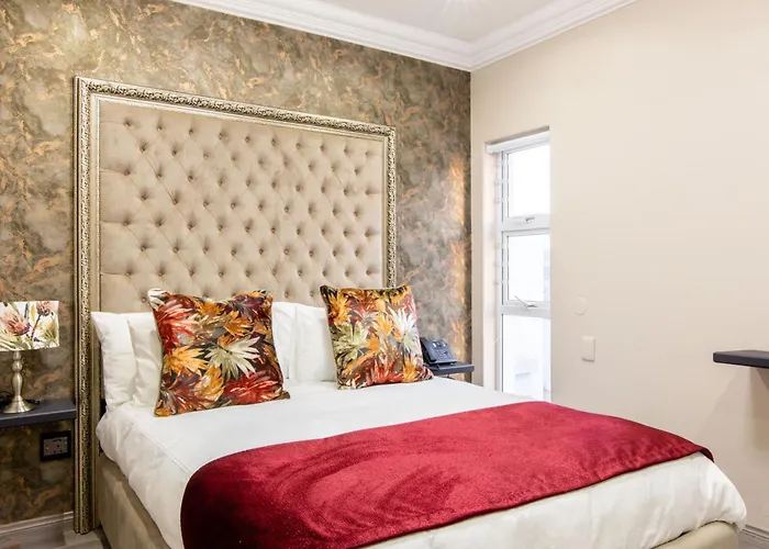 Beach hotel: Dolphin Bay Boutique Hotel And Spa
