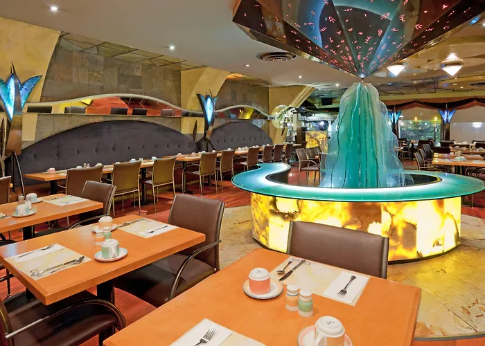 Holiday Inn Niagara Falls-By The Falls By Ihg
