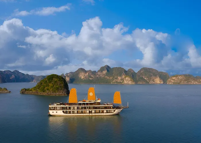 Golden Moon Suite & Travel