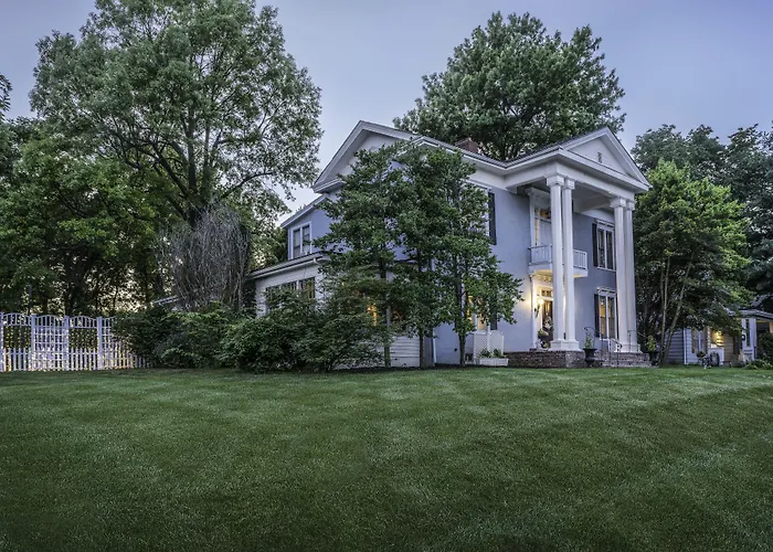 Silver Heart Inn & Cottages