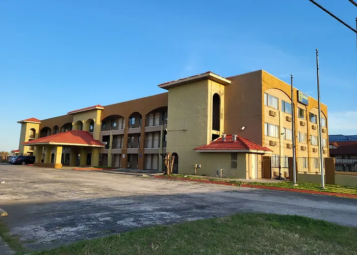 Hallmark Inn And Suites