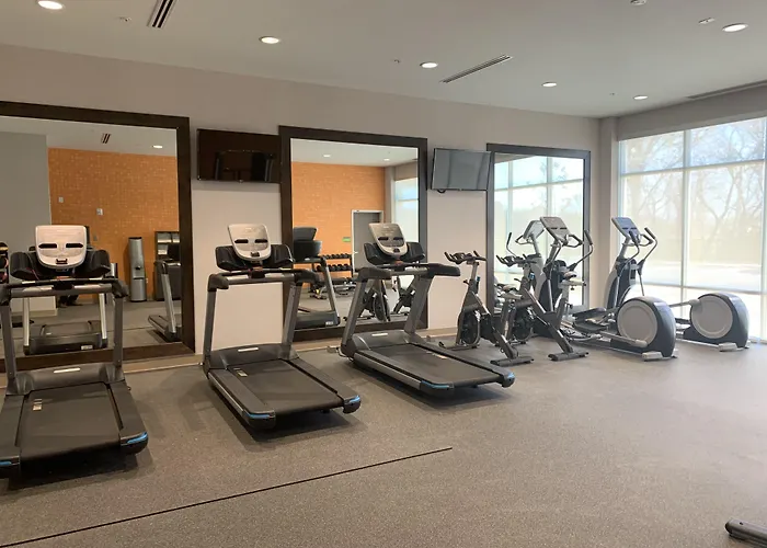 Cheap hotels La Quinta Inn & Suites By Wyndham Kansas City Beacon Hill