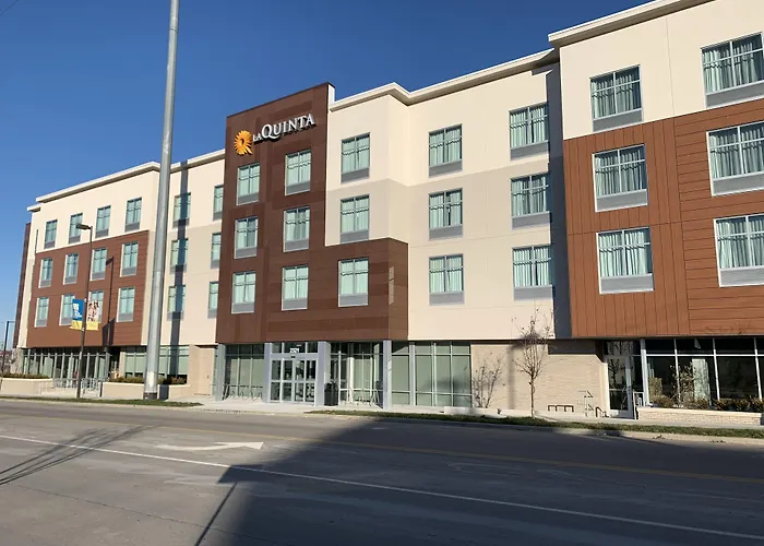 Cheap hotels La Quinta Inn & Suites By Wyndham Kansas City Beacon Hill