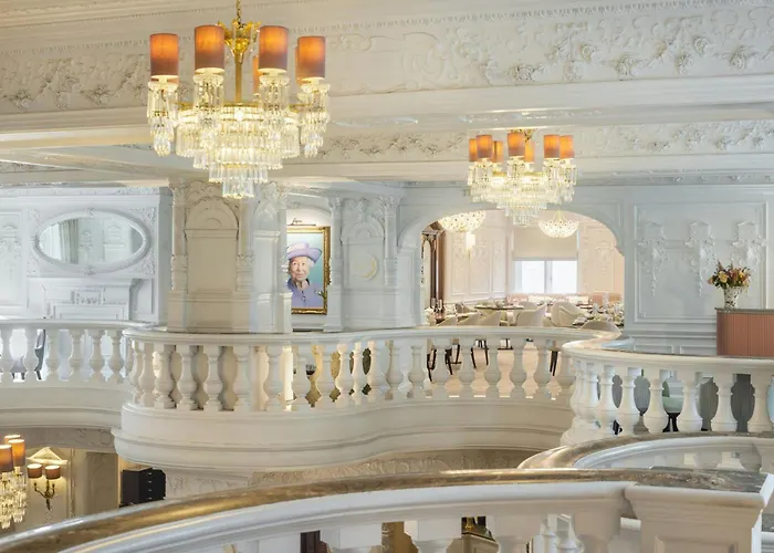  St. Ermin'S , Autograph Collection