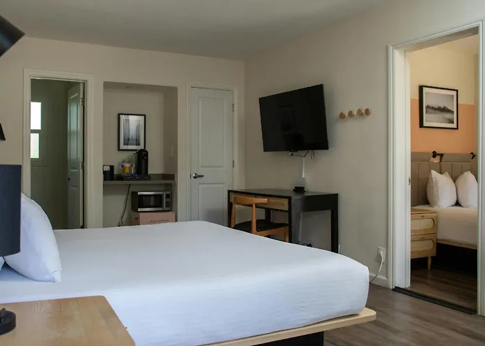 Leland Hotel
