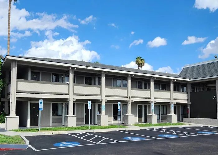 Travelodge By Wyndham Phoenix North