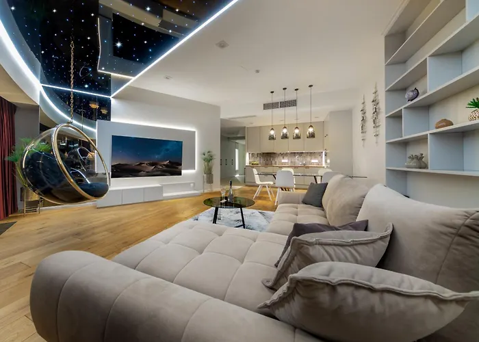 Apartamenty Sky Tower Z Jakuzzi Przy Oknie By Bqqk
