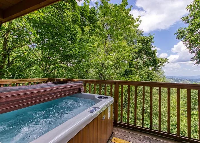 Bungalow rentals Serenity Heights, Amazing Views, Hot Tub Pool Access, 560 Free Tickets Each Paid Day