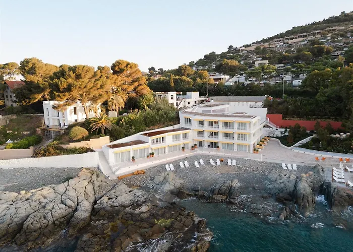 Hôtel de plage: Les Roches Rouges, a Beaumier hotel