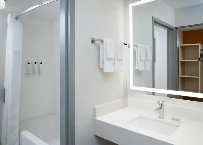 Comfort Inn & Suites Near Universal Resort-Convention Ctr