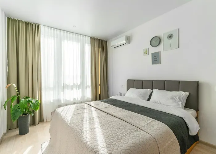 Hotel near College: Nyvky Residence