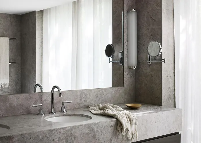 5 star hotel: The Lyall