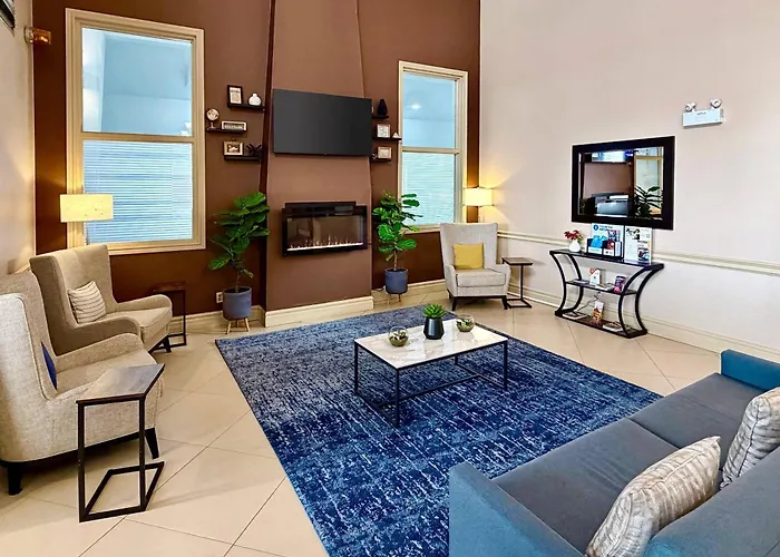 Pet Friendly hotel: Comfort Inn & Suites Ambassador Bridge