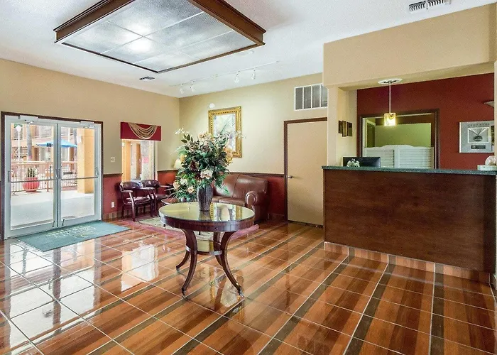 Econo Lodge Inn & Suites Eagle Pass