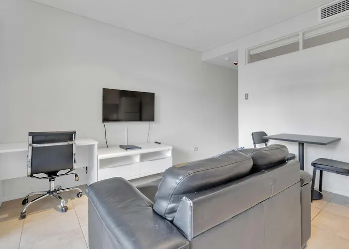 Mawson Lakes Hotel