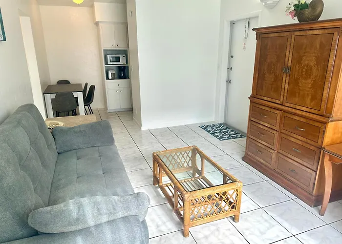 Cheap hotels Summerland Suites