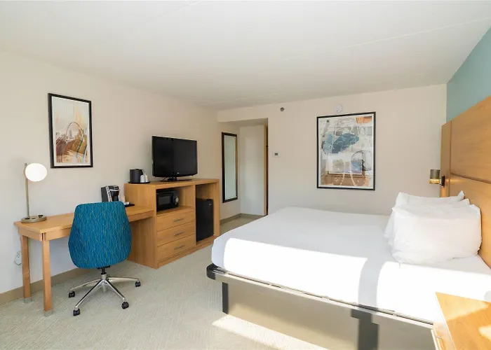 Elimwood Hotel A Ramada